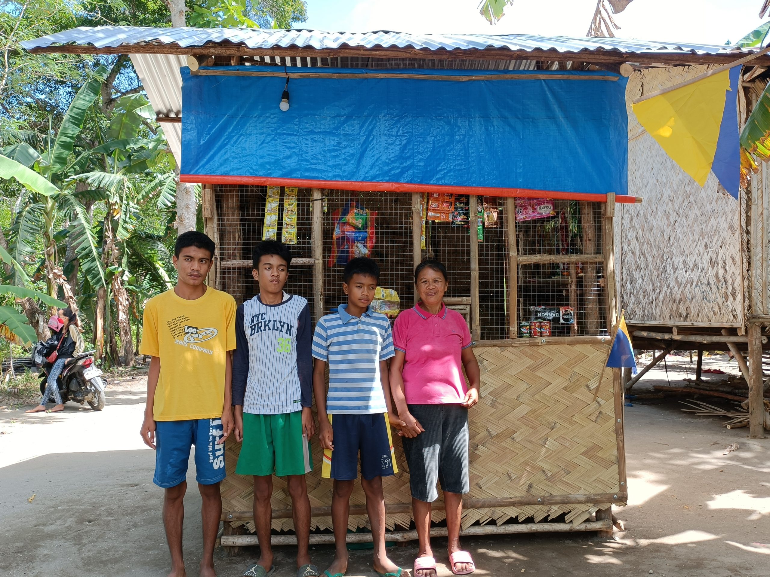 This image has an empty alt attribute; its file name is Family_SMC-SS-with-cataract-scaled.jpg